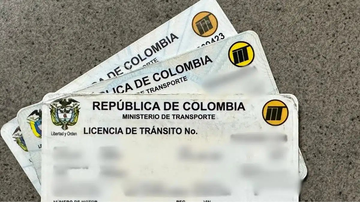 Tarjeta de propiedad de un vehículo actualizada tras el cambio de servicio a particular