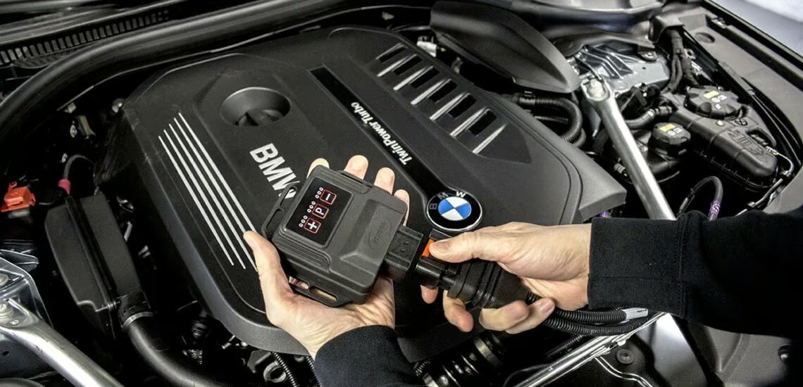 Motor modificado con tuning revisado en un peritaje comercial para evaluar su impacto en el valor